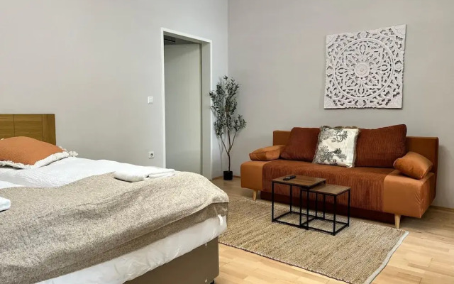 Lovely Studio for 4 with Garden