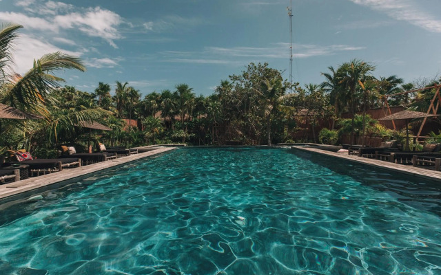 Radhoo Tulum
