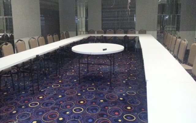Ambar Sarovar Portico Hotel - Gandhidham