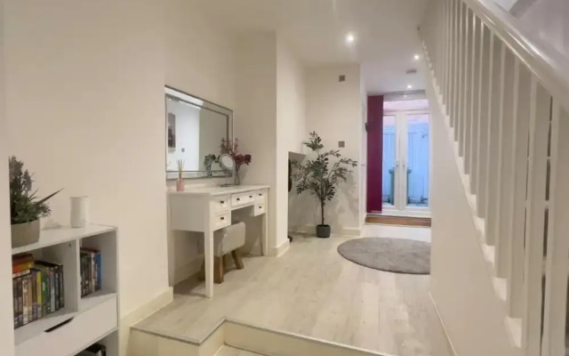 Spacious1br-6guests-walktoshops-fastwifi