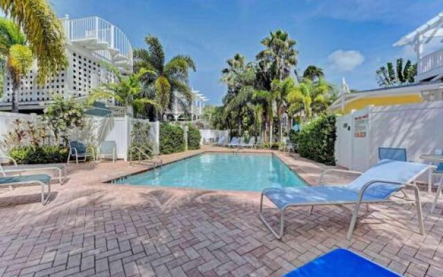 Palm Isle 3201 by RedAwning