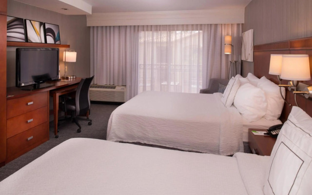 Courtyard Thousand Oaks Ventura County
