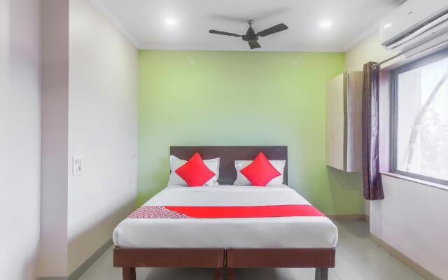 OYO 43652 Hotel Gokul Residency