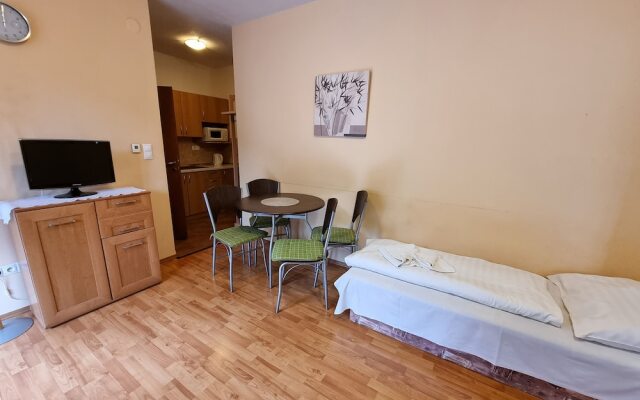 Fatrapark 2 Apartments House