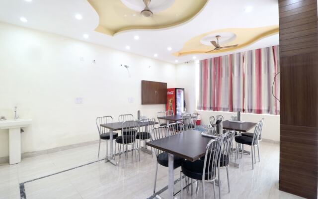 OYO 16694 Hotel Kb Square