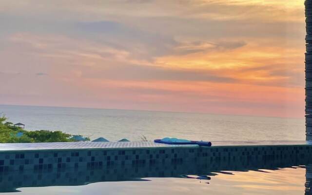 The Palms Resort & Bar