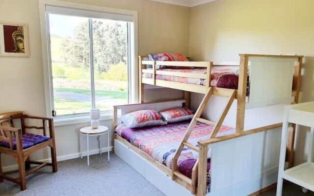 Scenic Villa-Second Storey