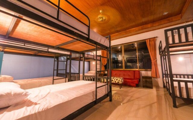 Goodtime Beach Hostel - Adults Only