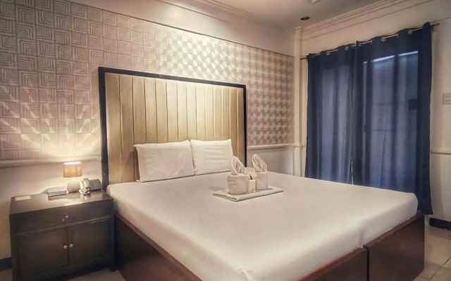 S&M Hotel