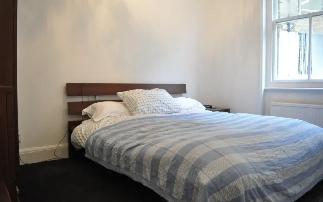 Bright 1 Bedroom Apartment in Great Location