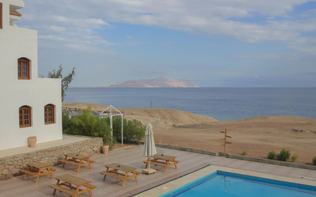 Adrenalin Beach Lodge