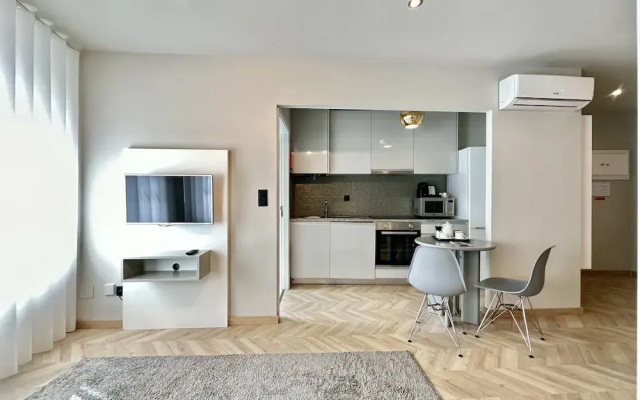 Compact & Cozy Retreat in Porto's Heart