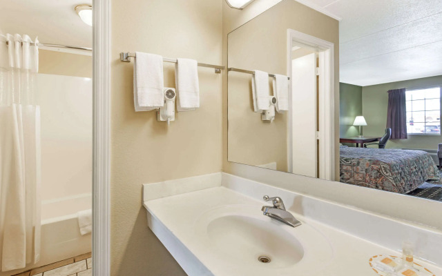 Super 8 By Wyndham Houston/Dtwn/I-610