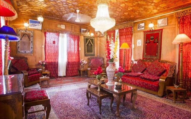 House Boat Taj Palace 2
