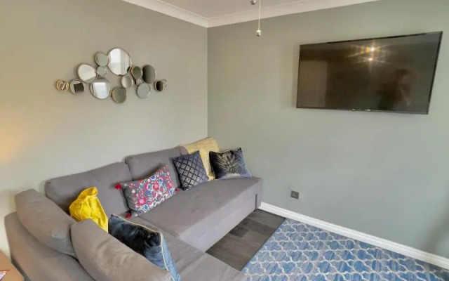 Monkbridge Mews Apartment