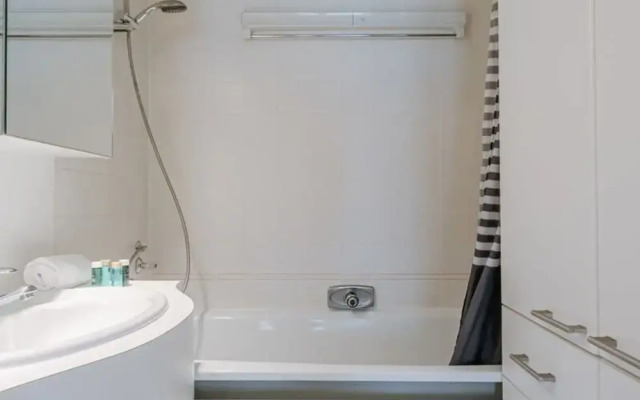 Beautiful Seaview Apartment With Private Garage