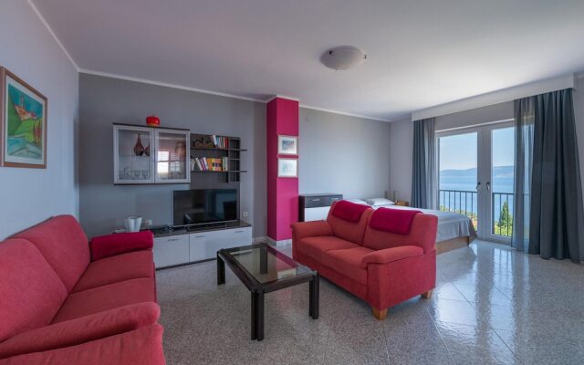 Beautiful Home in Ravni With Wifi and 3 Bedrooms