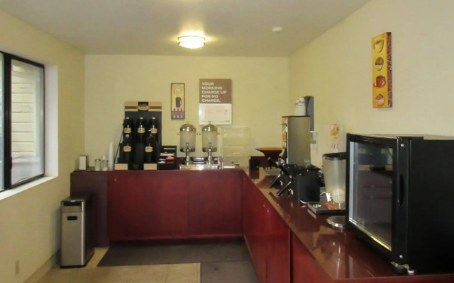 OYO Woodland Hotel and Suites