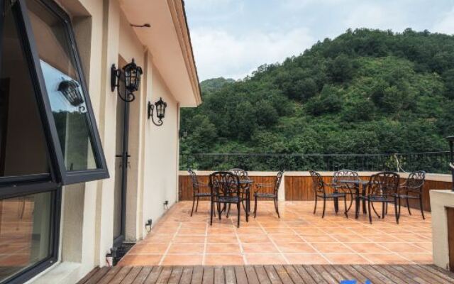 White Bird Field B&B (Jiu Shan Shan)