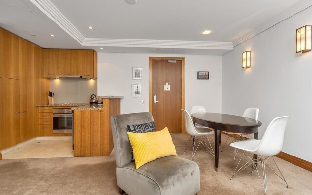 QV Luxury Apartment with Indoor Pool - 445