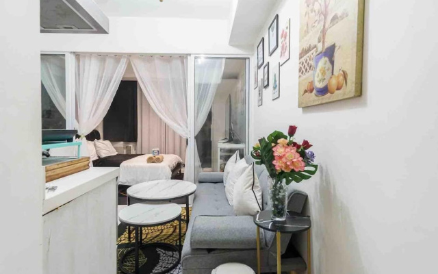 Azure 1BR Citylights With Netlfix Near Airport