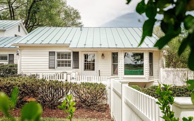 Inn At Old Virginia - Bed And Breakfast