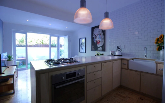 Lions Head Apartment by CTHA