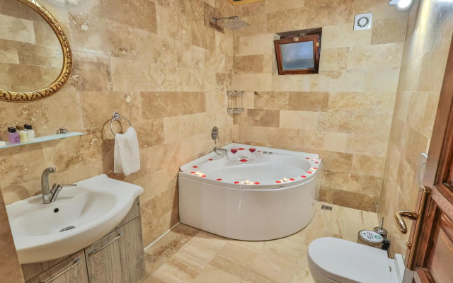 Bedrock Cave Hotel - Adults Only