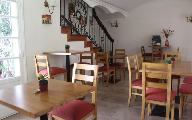 Chiara Lodge