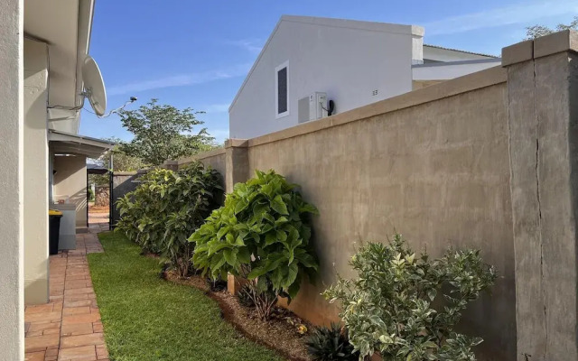 Victoria Falls Estate Villa - 2274