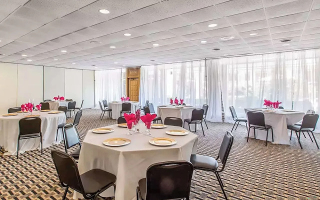 Ramada by Wyndham Santee I-95