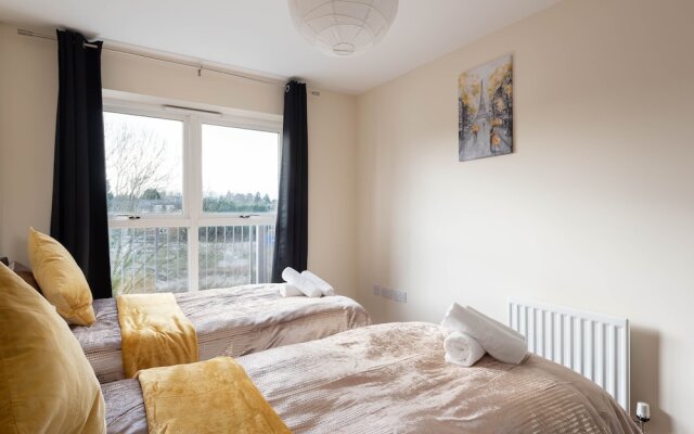 Luxury 2 Bed Flat by the Canal