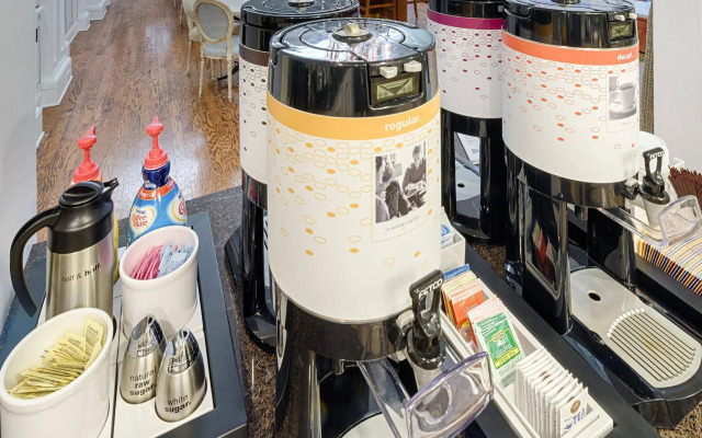 Hampton Inn & Suites Charlotte/South Park at Phillips Place