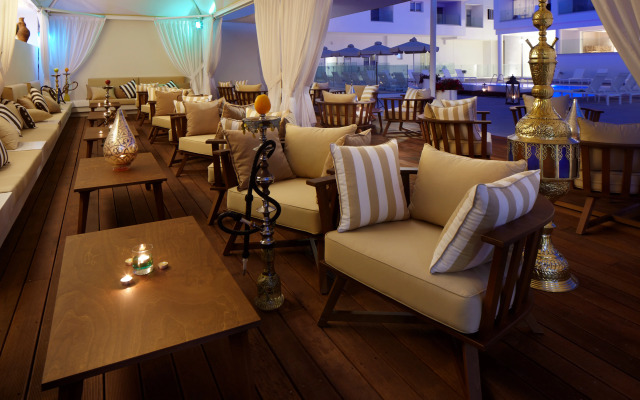 Melpo Antia Hotel & Suites