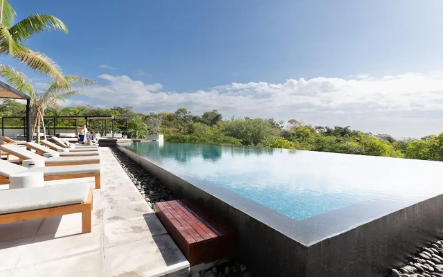 Ourfriends Condo by Acomodo