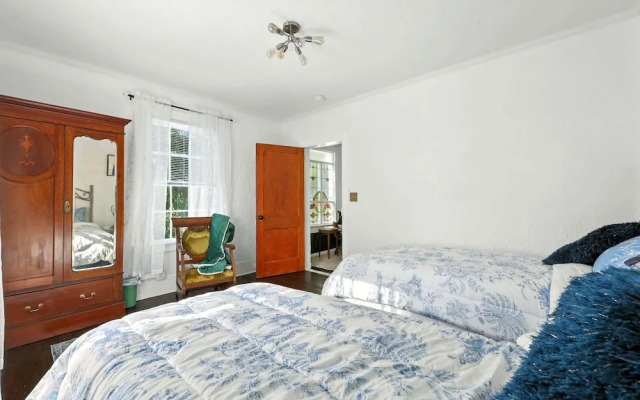 Periwinkle Perch - Home for 4