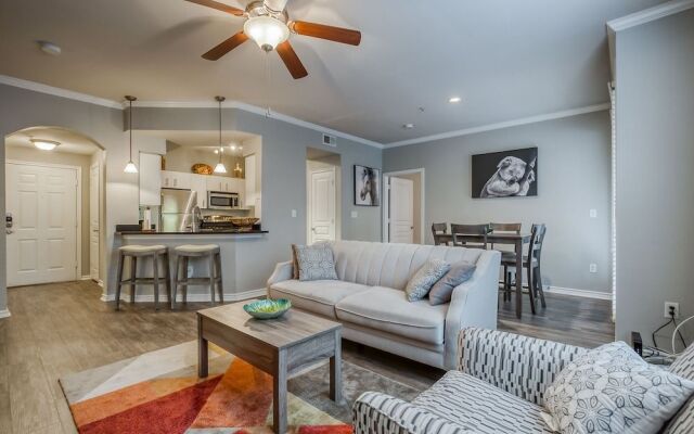 Modern Uptown Dallas Stay by Amyfinehouse