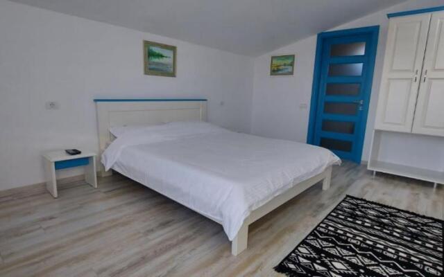 Delta Summer House Crisan