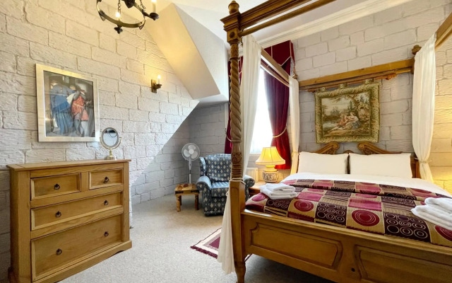 Dukes Folly Hotel