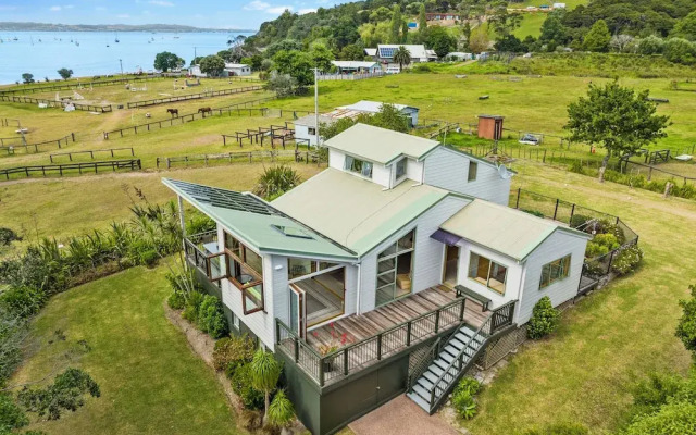 Tikirau Bay Views in Oneroa