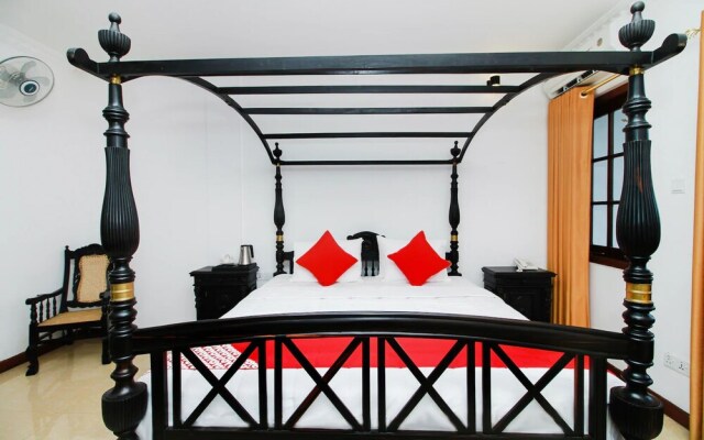 Hotel Queensbury by OYO Rooms