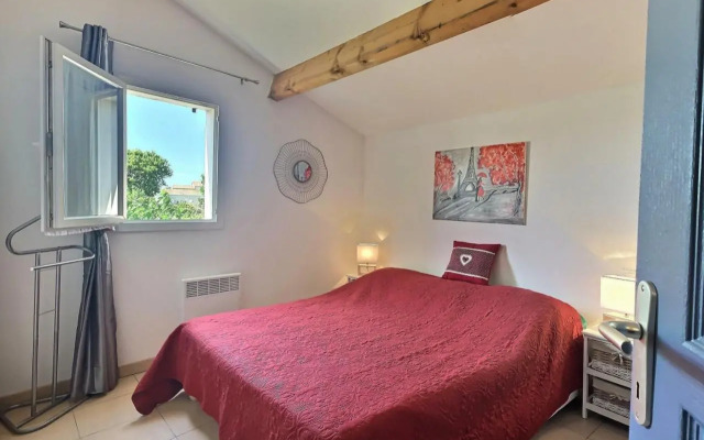 Agréable pavillon avec grande terrasse pour 6 personnes