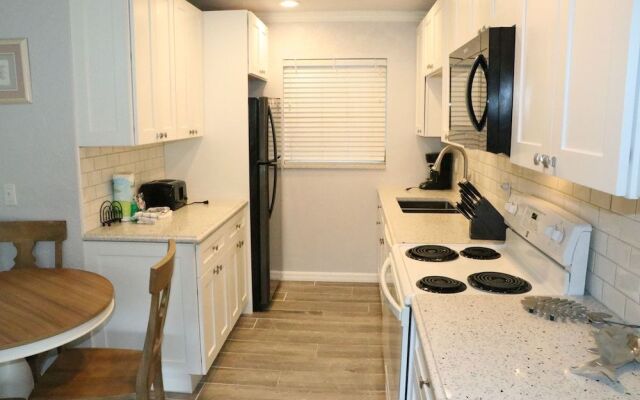 Jamaica Royale - 081 - 2 Br Condo