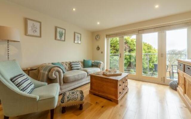 6 Sandy Lane