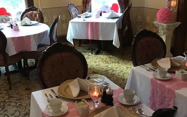 The Village Inn of Woodstock