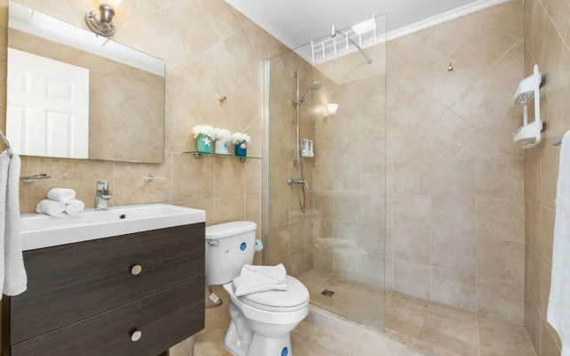 Townhome Goldcoast GYM Pools 24 7 Security