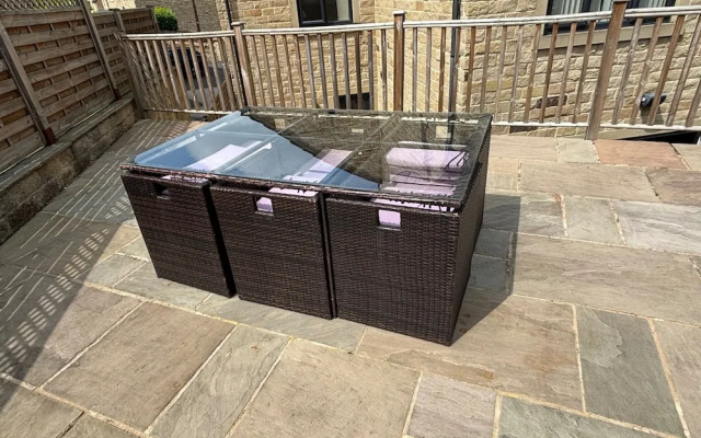 12 Guests - Hot Tub - Free Parking in Huddersfield