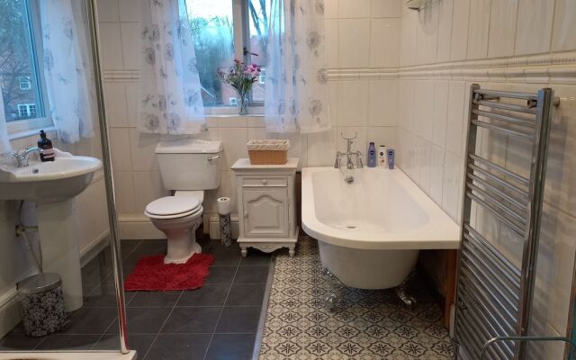 Charming 4-bed Victorian House in Retford