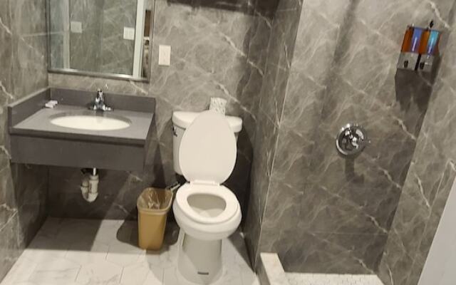 Bayview Inn Motel - Adults Only