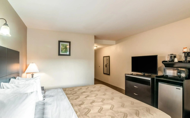 Quality Inn & Suites near Downtown Bakersfield